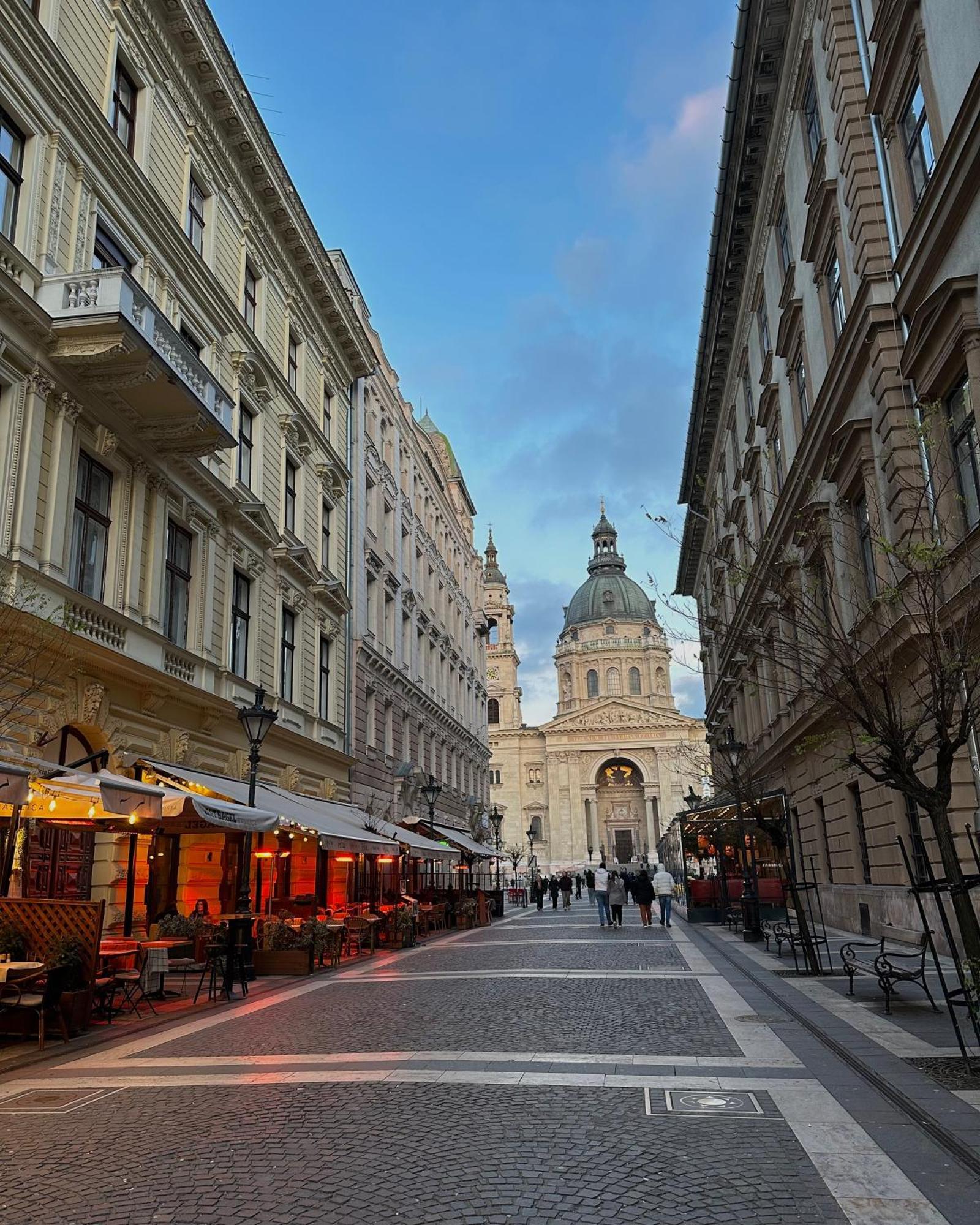 Dolce Vita Basilica Budapest Exterior photo