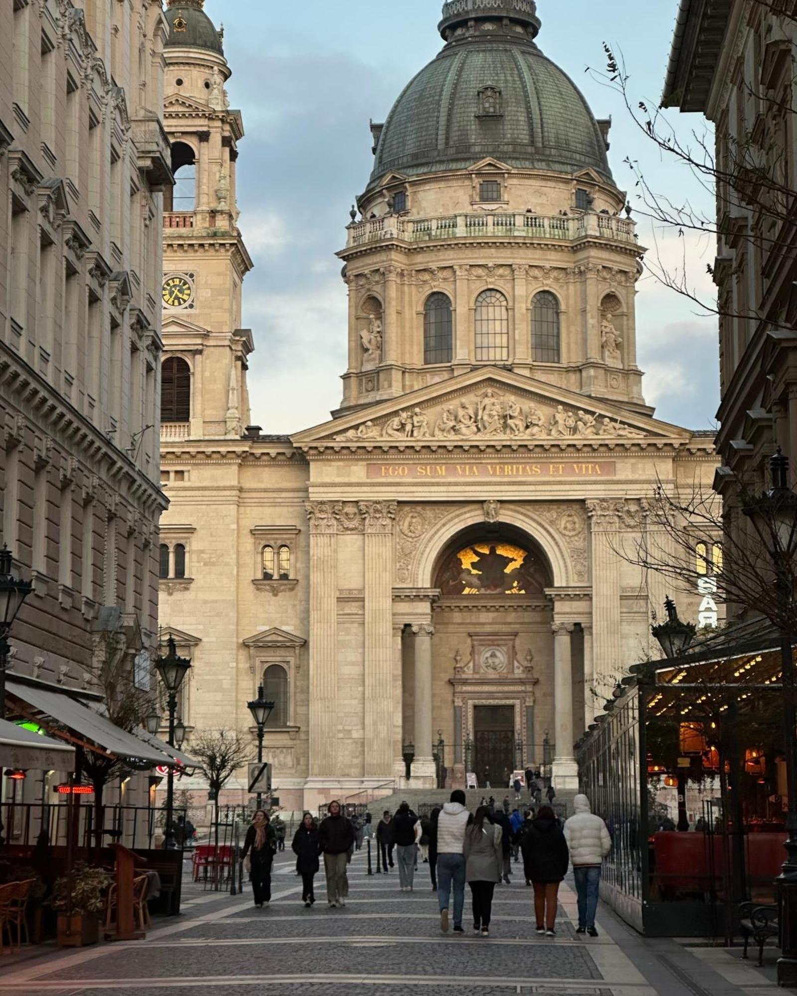Dolce Vita Basilica Budapest Exterior photo