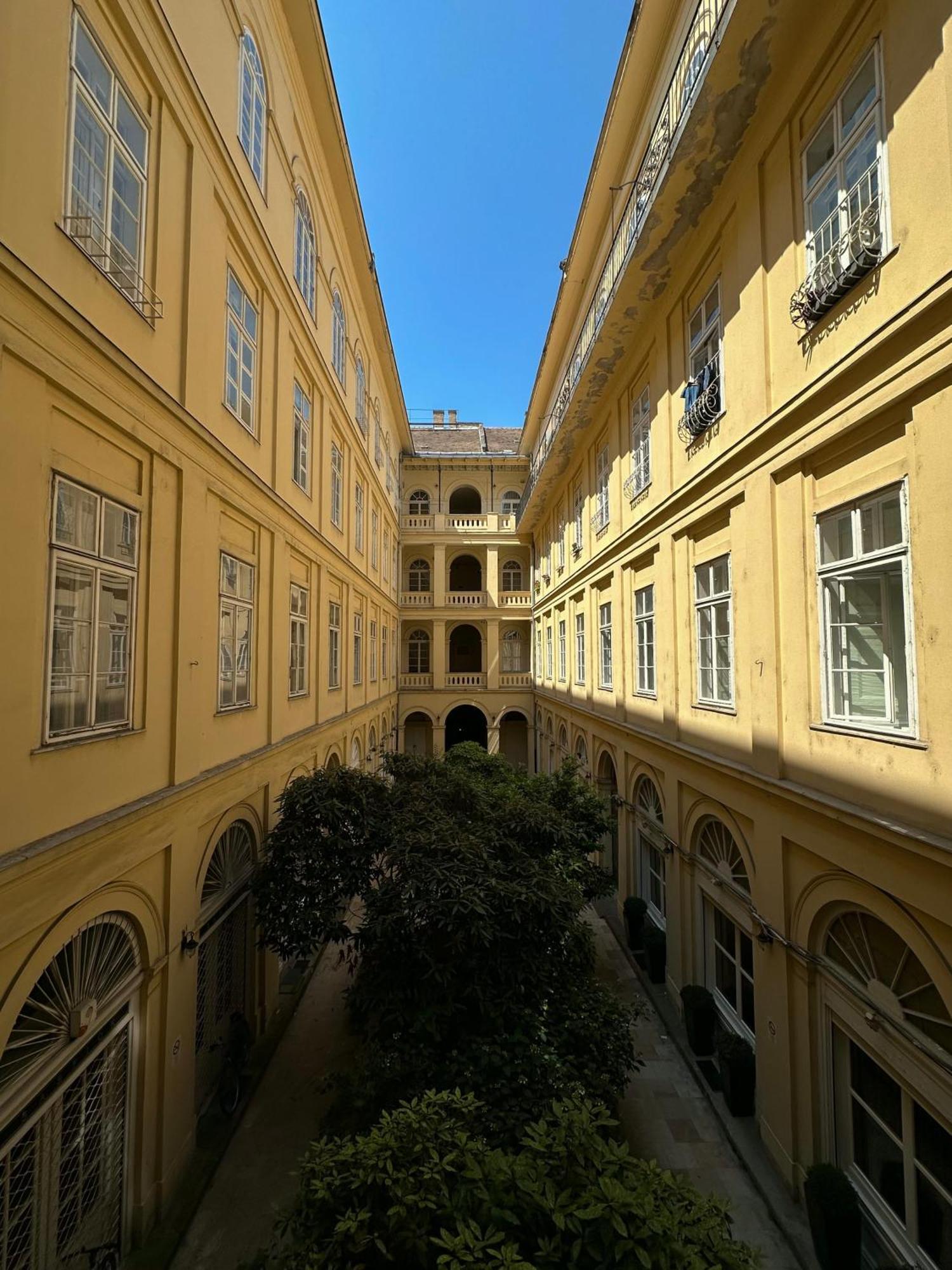 Dolce Vita Basilica Budapest Exterior photo